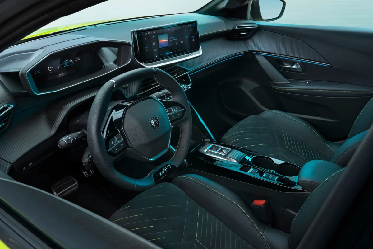 Peugeot e-208 Allure 156 hk 4