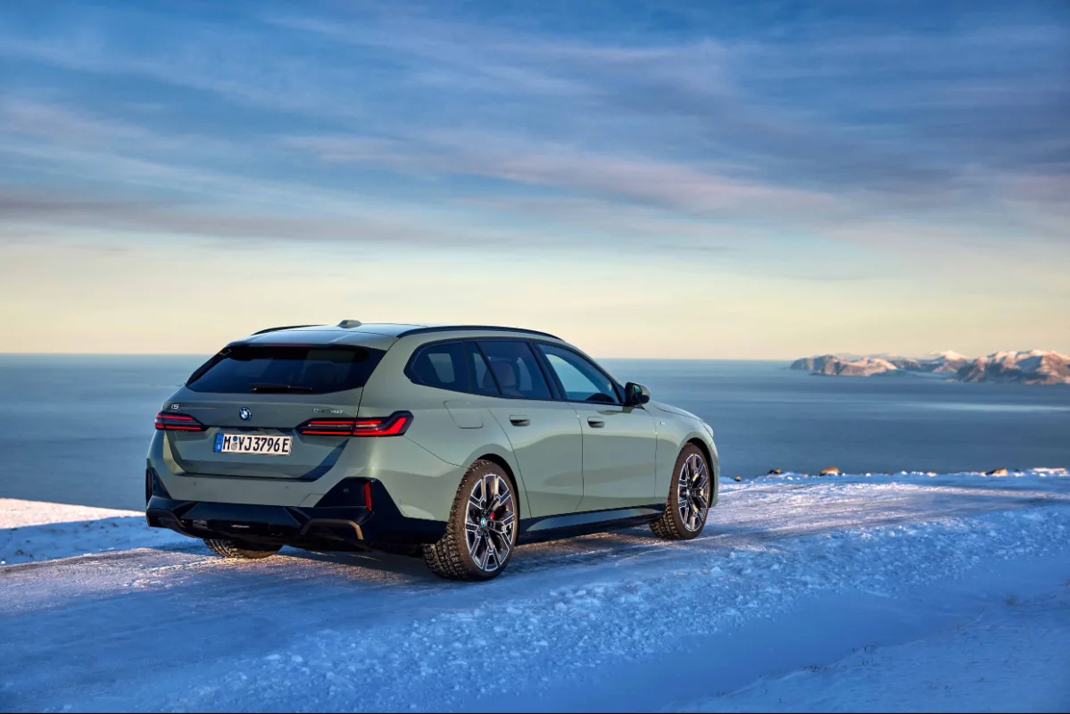 BMW i5 xDrive40 Fully Charged Touring 4