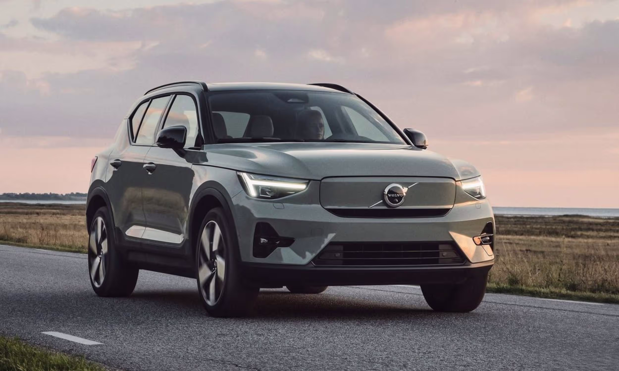 Volvo EX40 Twin Performance Plus AWD